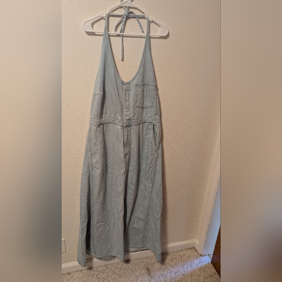 Universal Threads Light Blue Halter Denim Maxi Dress - Picture 3 of 9